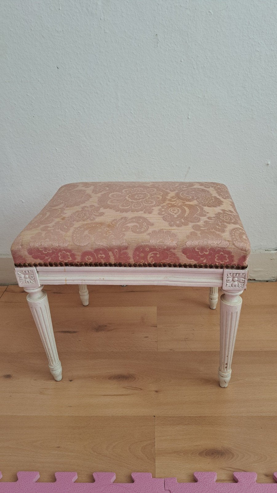 Oud roze krukje, Ophalen, Hout
