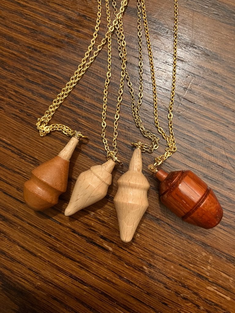 Houten As Hangertje met of zonder ketting, Ophalen of Verzenden, Nieuw, Bruin, Overige materialen