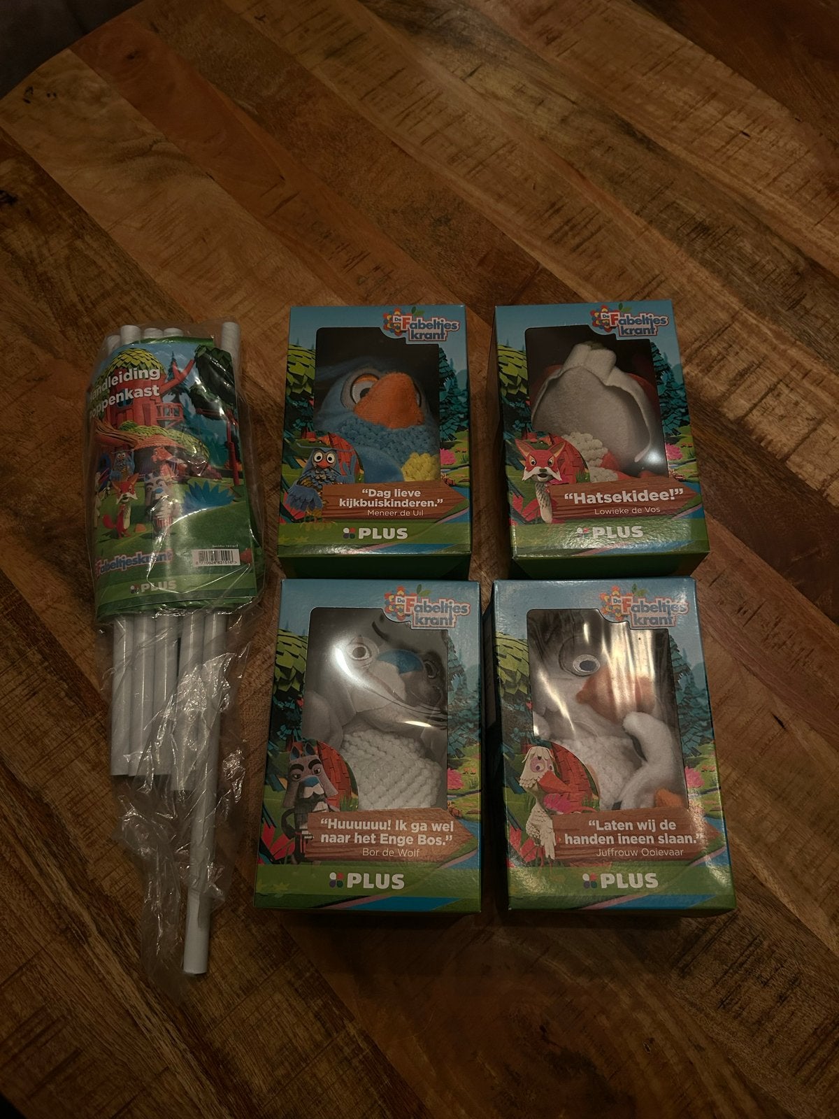 Fabeltjeskrant handpoppen en poppenkast van PLUS, Met doos, Overige merken, Overige karakters, Overige typen