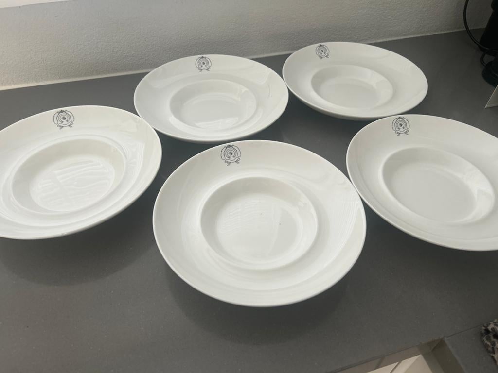 Riviera Maison diepe borden, Huis en Inrichting, Keuken | Servies, Ophalen of Verzenden, Zo goed als nieuw, Bord(en), Effen