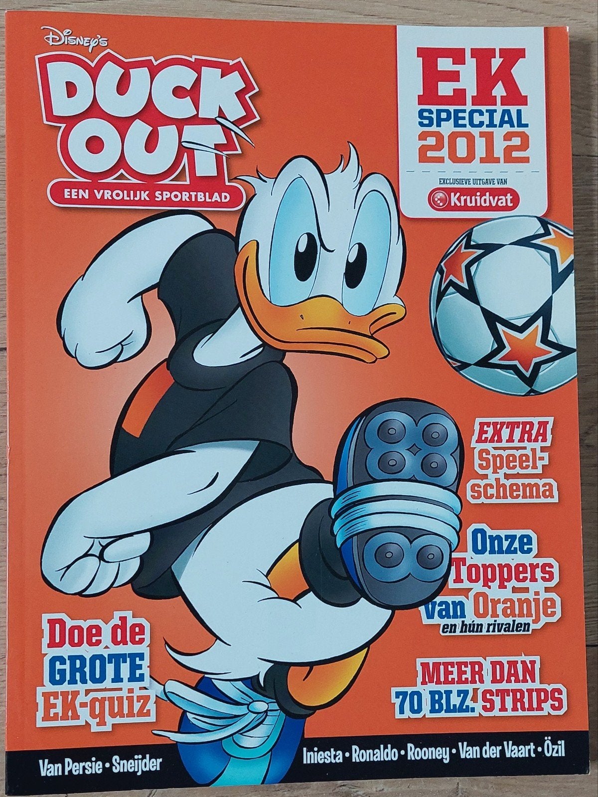 Nieuw Donald  Duck Out EK Voetbalboek., Ophalen of Verzenden