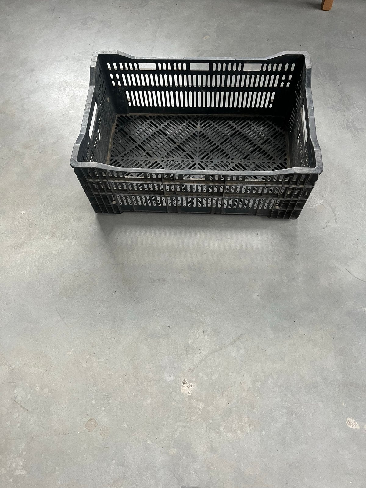 Zwarte plastic kratten voor opslag of transport, Ophalen, Gebruikt, 40 tot 60 cm, 50 tot 75 cm