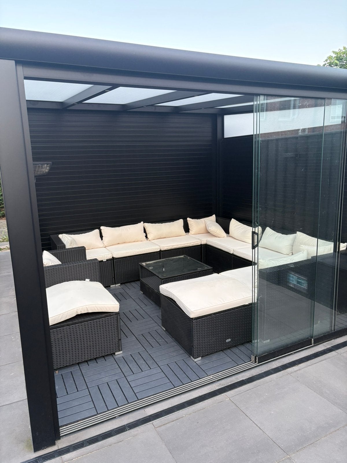 Complete set met tafel + 2x opbergkist voor kussens, Ophalen, Zo goed als nieuw