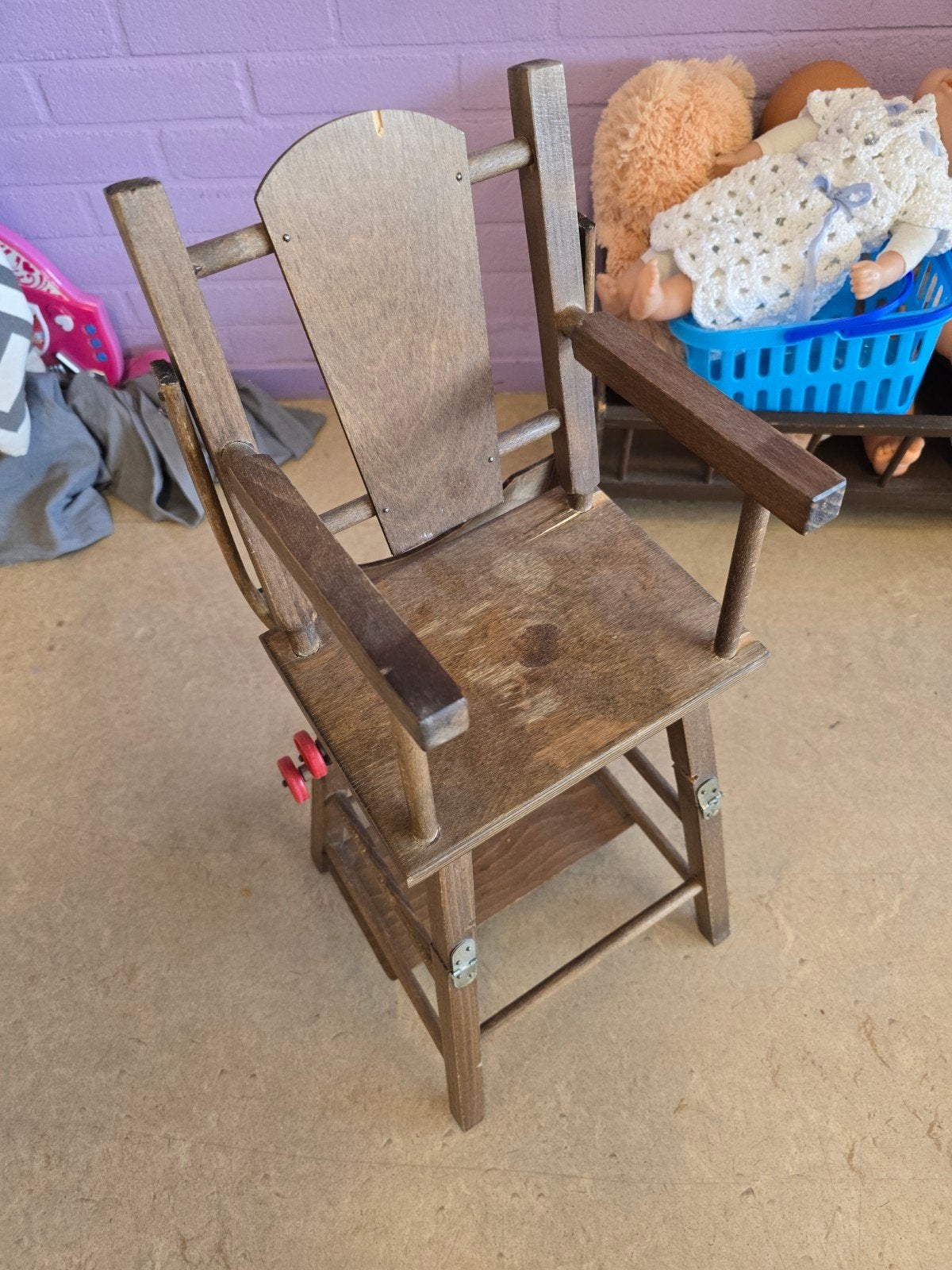 Houten speelgoed kinderstoel / poppenstoel met tafeltje, Ophalen