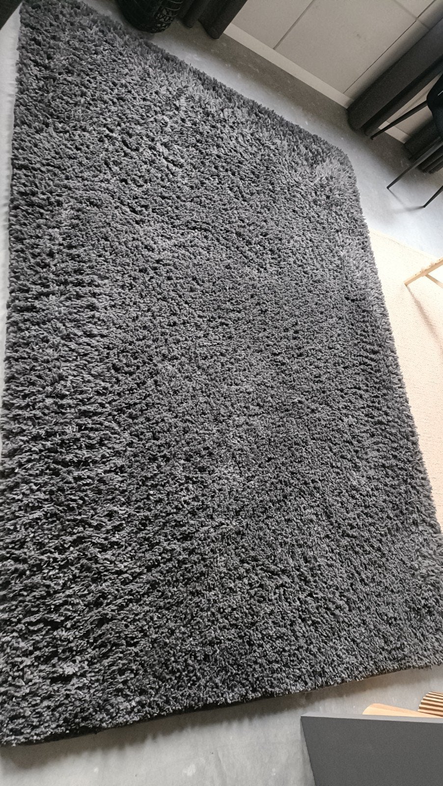 Leenbakker hoogpolig vloerkleed, antraciet, nieuwe staat, Huis en Inrichting, Ophalen, 200 cm of meer, Zo goed als nieuw, 200 cm of meer