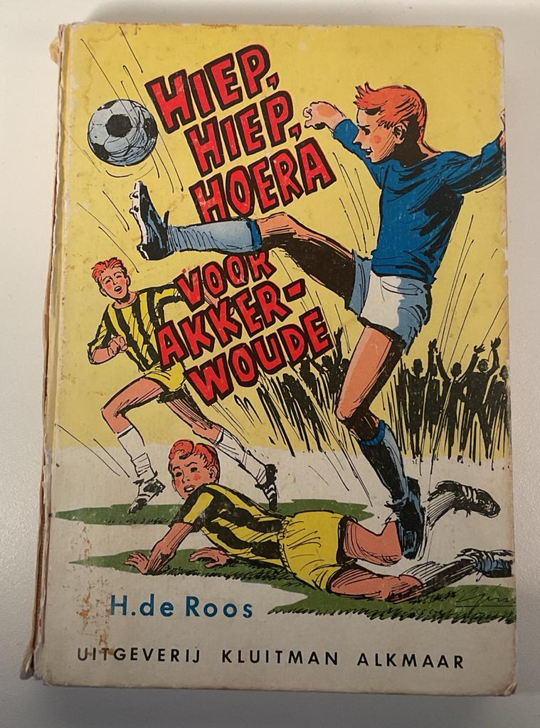Hiep, Hiep, Hoera voor Akkerwoude - H. de Roos, Ophalen of Verzenden, Gelezen, Fictie