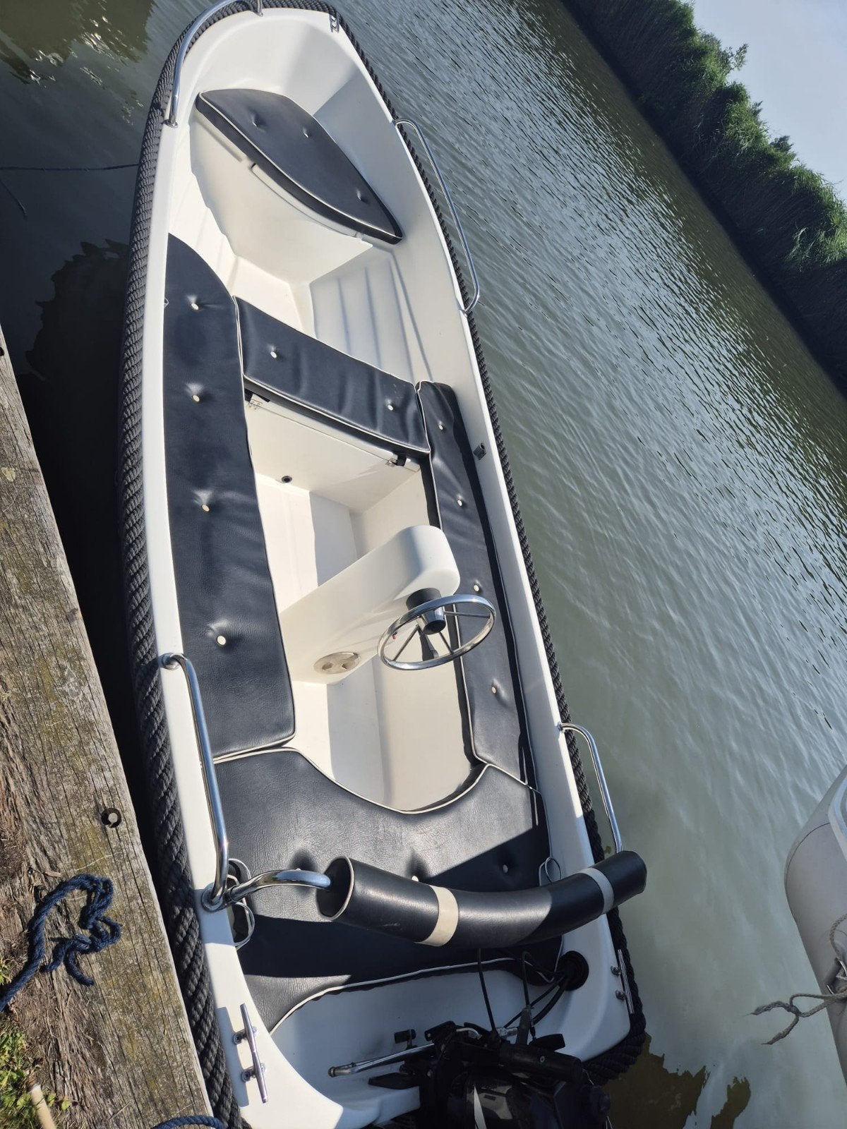 Riga 430 weekender, Watersport en Boten, Sloepen, Weekender, Kussenset, Zonnedek, Benzine, Polyester, Buitenboordmotor, Ophalen