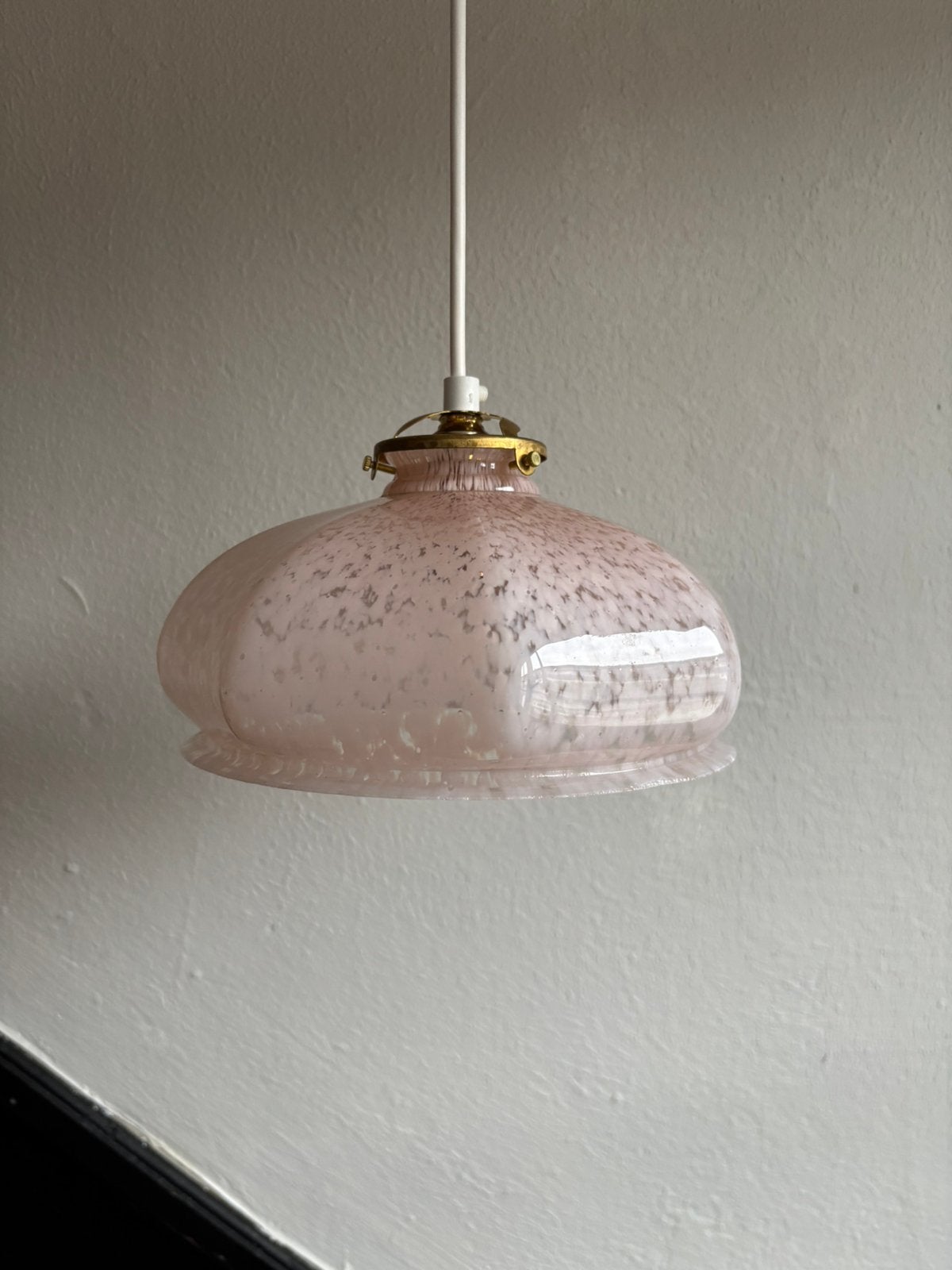 Vintage Frans sierlijk roze clichy glazen hanglamp lampenkap, Ophalen of Verzenden, Zo goed als nieuw, Glas