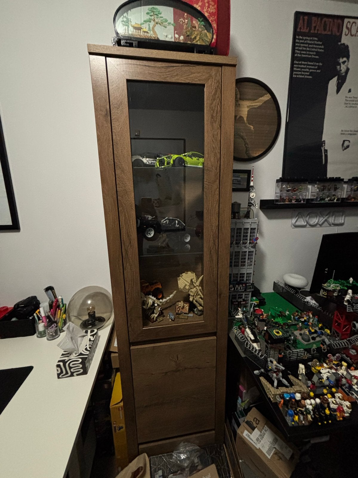 Houten vitrinekast met glazen deur, Huis en Inrichting, Kasten | Vitrinekasten, Ophalen, Gebruikt, 50 tot 100 cm, Met lade(s)
