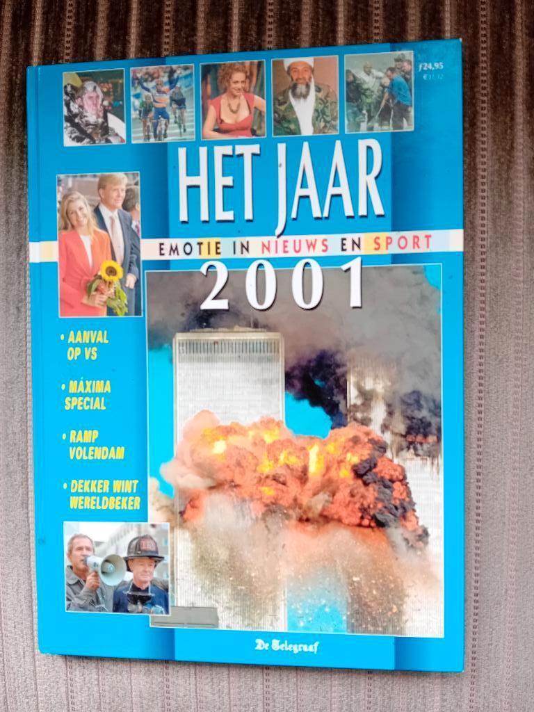 Boek - Het jaar 2001 - De Telegraaf, Ophalen of Verzenden, Zo goed als nieuw, Overige typen