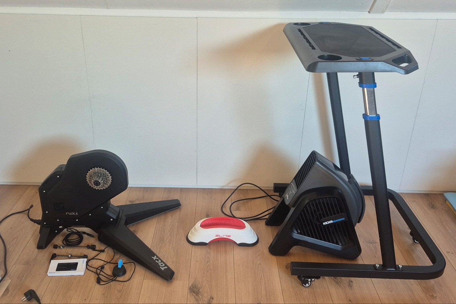 Tacx Flux S Smart Trainer, Wahoo KICKR Headwind & Desk, Ophalen, Zo goed als nieuw, Overige typen