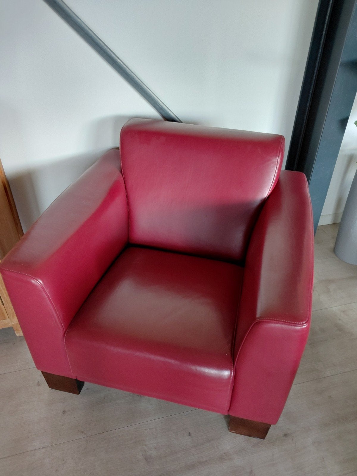 2 x lederen fauteuil Montel zeer netjes ! Donkerrood, Huis en Inrichting, Ophalen of Verzenden, Zo goed als nieuw, 75 tot 100 cm