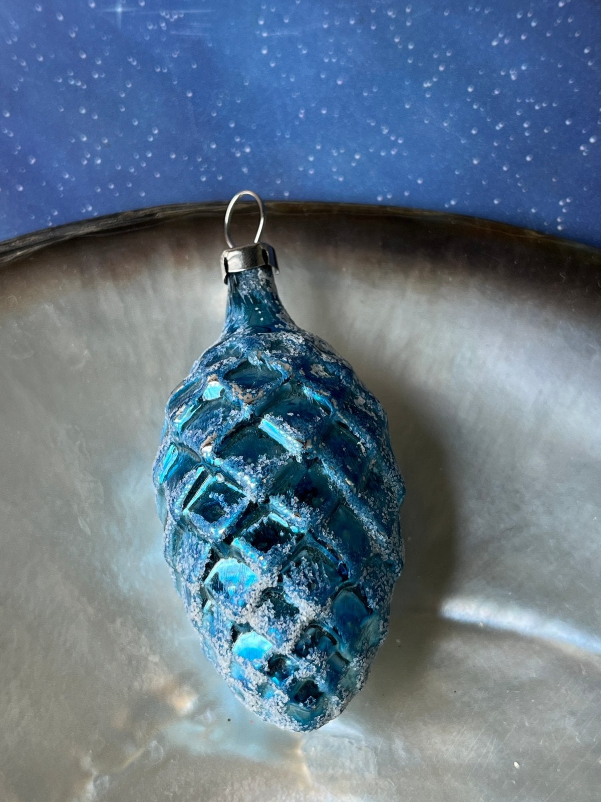 Oude glazen kerstbal (nr 76): blauwe dennenappel, Gebruikt, ., Ophalen of Verzenden, .