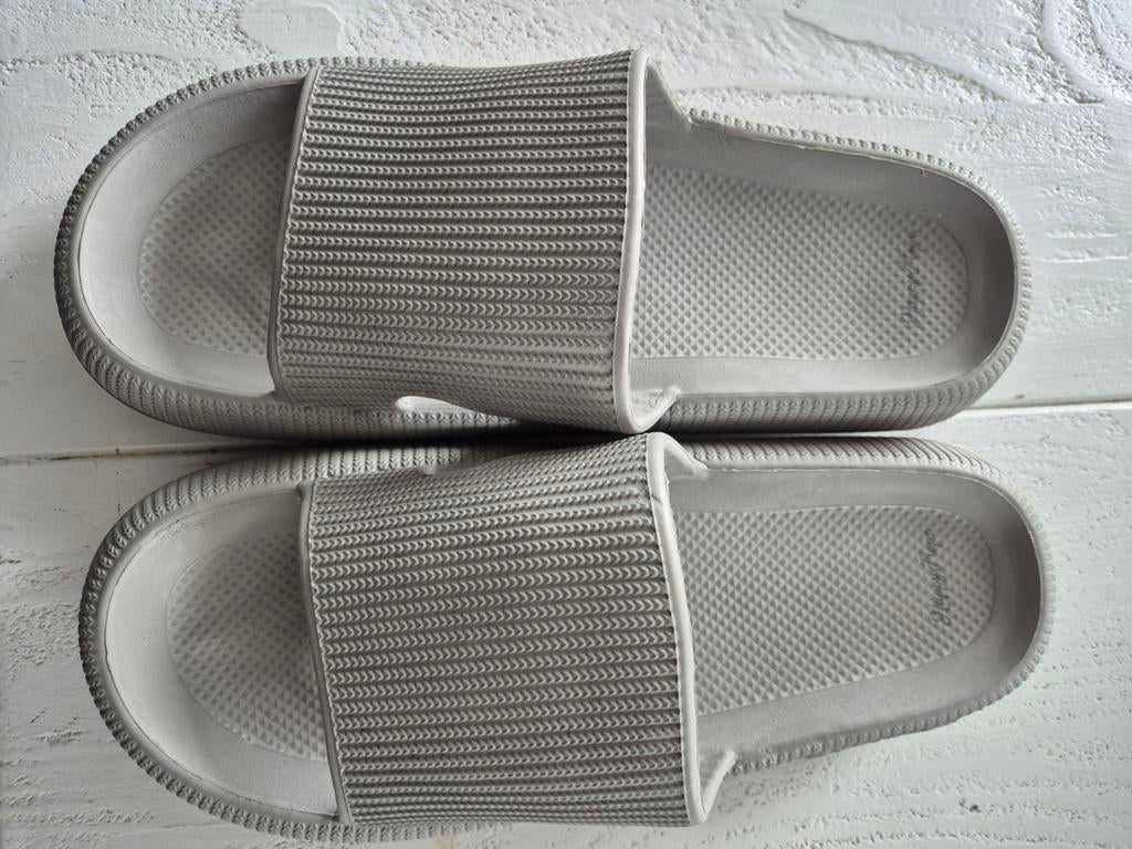Happy Flops grijs Maat 44, Slippers, Ophalen of Verzenden, Zo goed als nieuw, Grijs