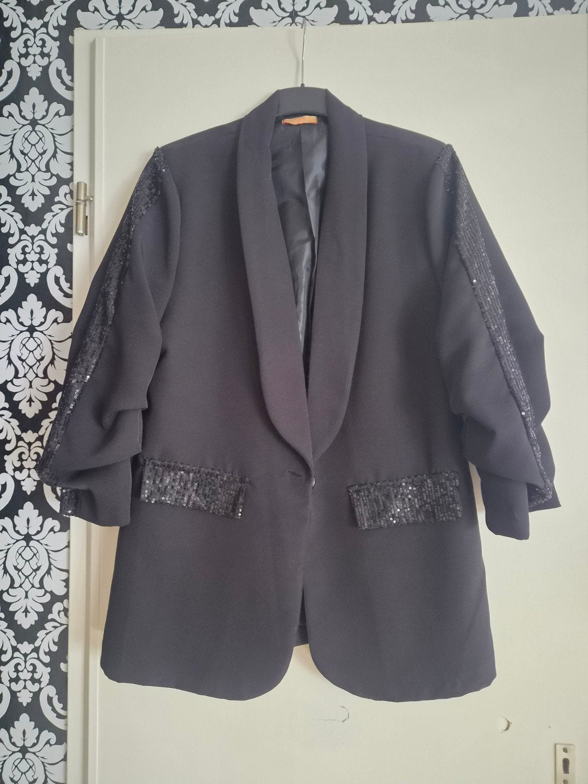 Zwart jasje met pailletten mouwen en zakken, Maat 38/40 (M), Zwart, Ophalen of Verzenden, Jasje