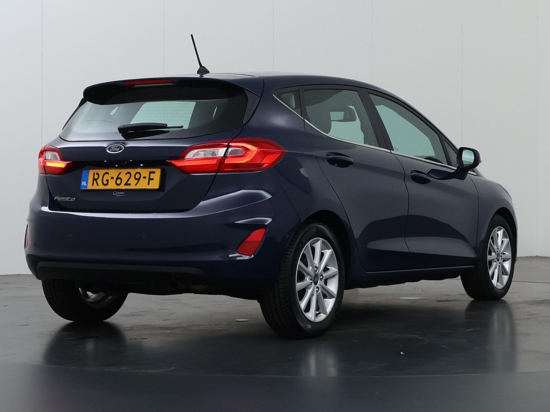 Ford Fiesta 1.0 EcoBoost Titanium | Parkeercamera | Cruise C, Auto's, Voorwielaandrijving, 580 kg, Blauw, 23 km/l