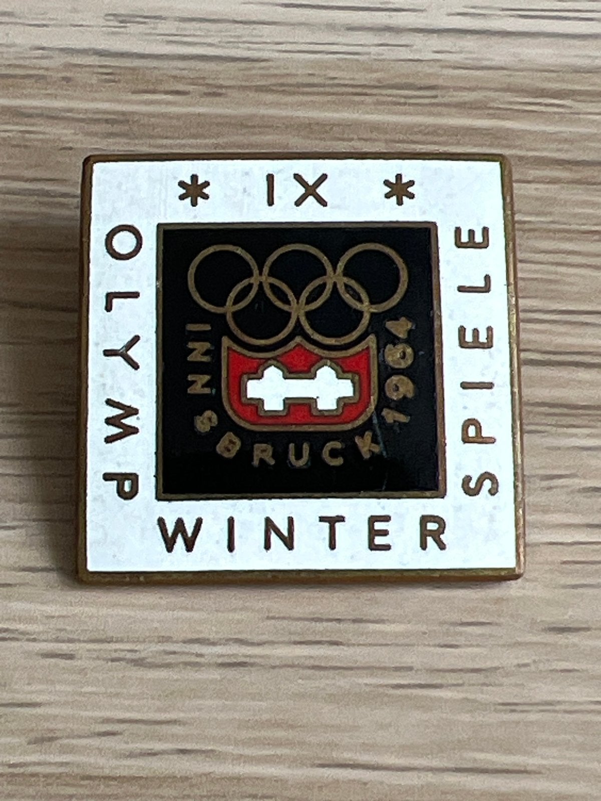 Officiële Olympische Speld Innsbruck 1964 Oostenrijk, Verzamelen, Ophalen of Verzenden, Gebruikt, Overige sporten, Overige typen