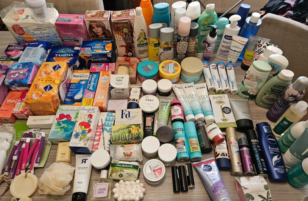 Verzorgingsproducten douche spullen verzorging bad zeep, Ophalen of Verzenden