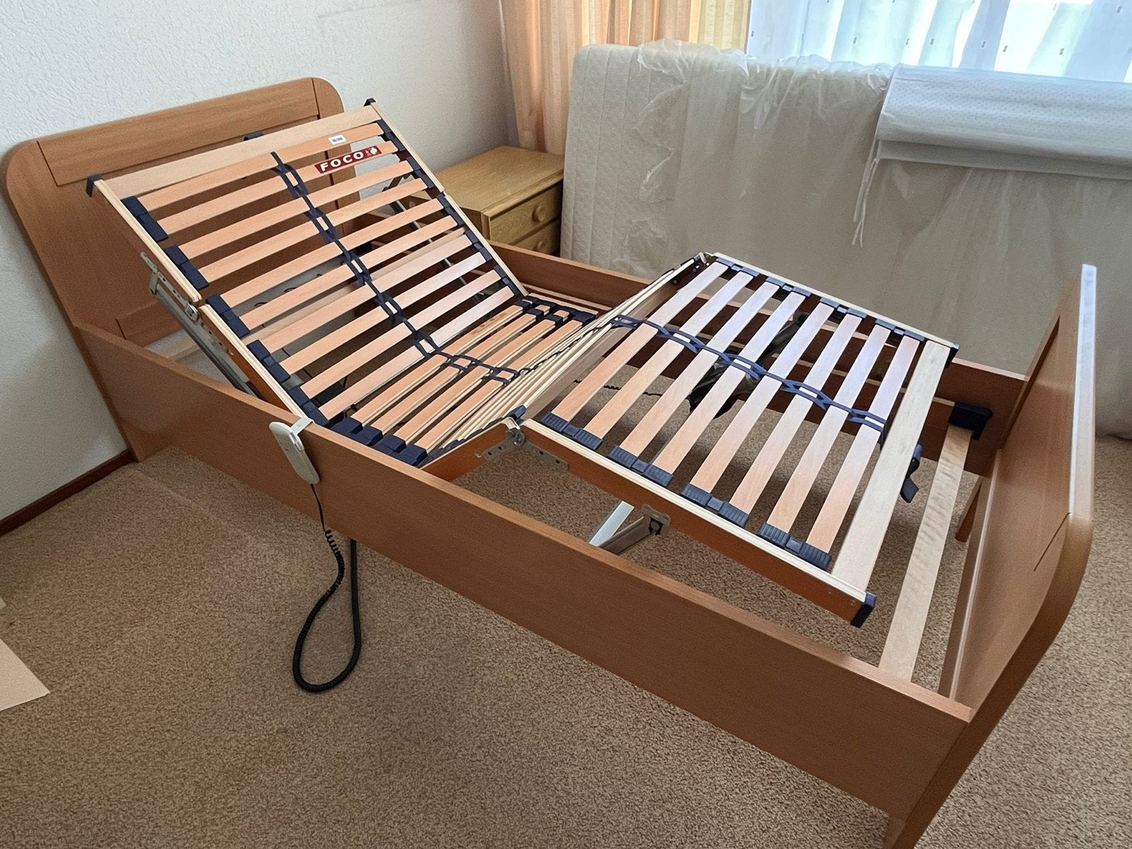 Elektrisch verstelbaar seniorenbed incl lattenbodem (90x200), Huis en Inrichting, Slaapkamer | Bedden, Ophalen, Verstelbaar, 90 cm