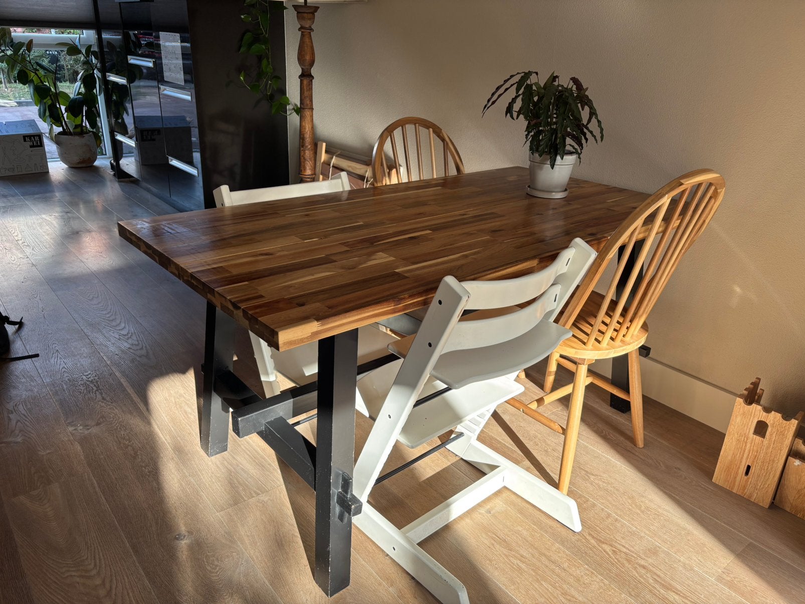 SKOGSTA eettafel - 160cm lang, Ophalen, 200 cm of meer, 50 tot 100 cm, Zo goed als nieuw