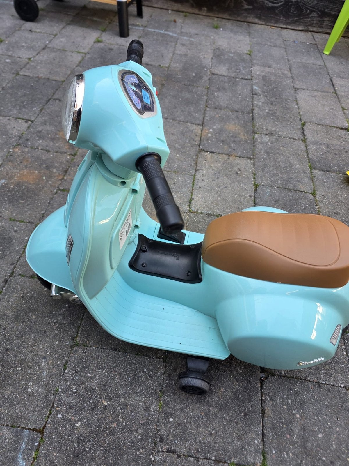 Kinder elektrische Vespa scooter mintgroen, Ophalen, Gebruikt