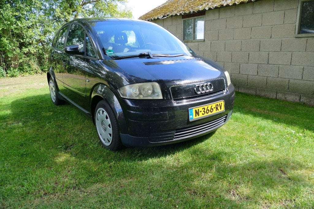 Audi 2001 Zwart 1.4 benzine, Auto's, Audi, Voorwielaandrijving, Stof, 74 pk, 31 €/maand