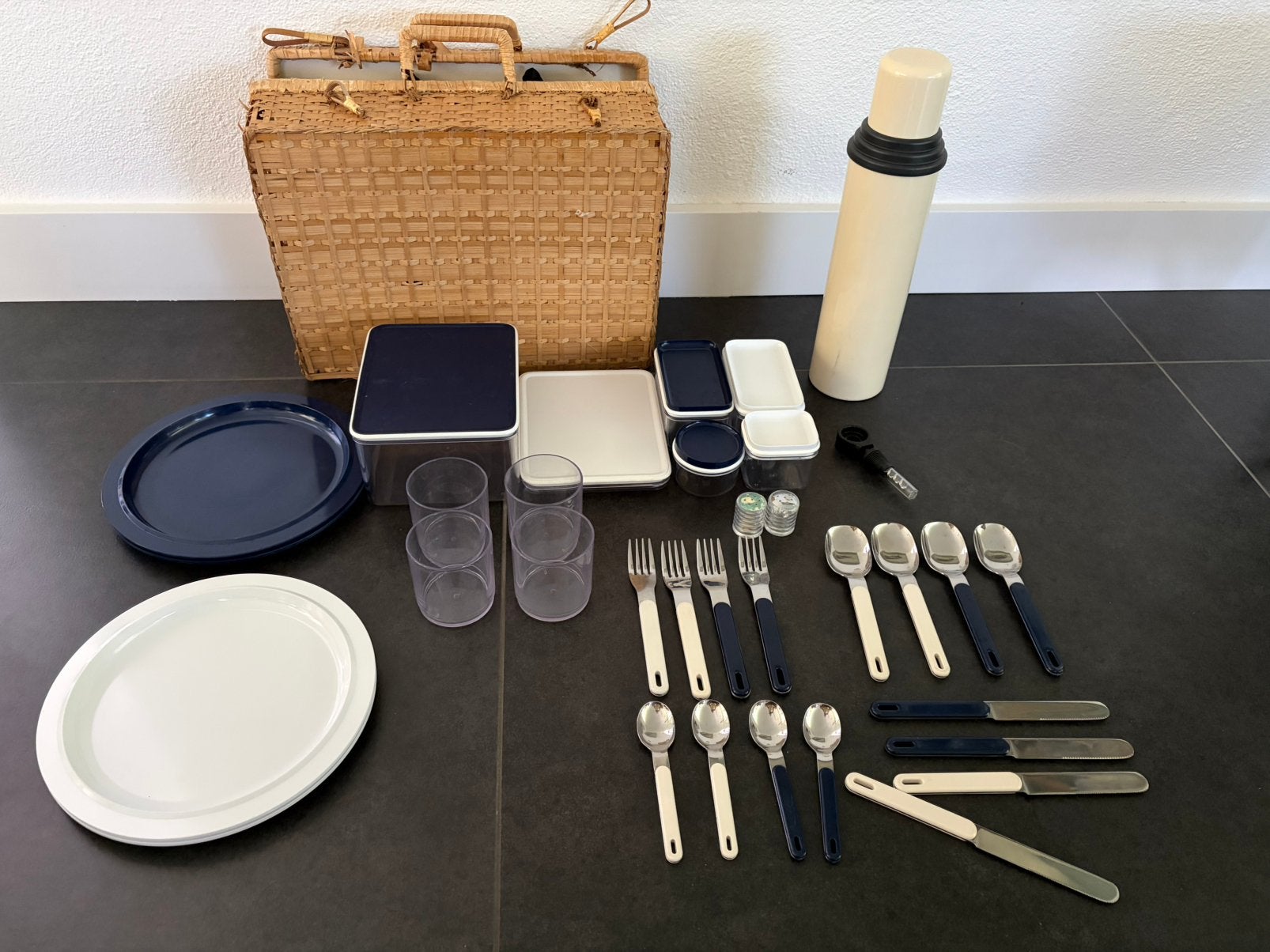 Mepal servies. 4 persoons. In picknickmand, Ophalen of Verzenden, Gebruikt