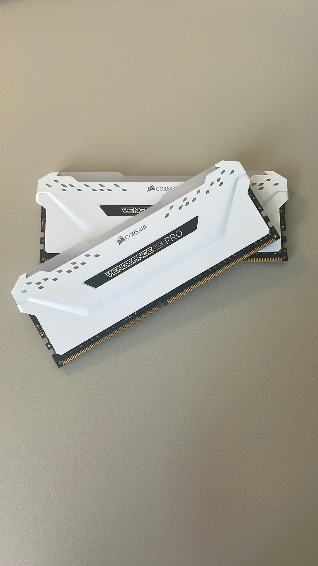 Corsair RGB Pro RAM Wit 16GB (2x8gb) 3200Mhz CL16, Computers en Software, RAM geheugen, DDR4, Ophalen of Verzenden, Zo goed als nieuw