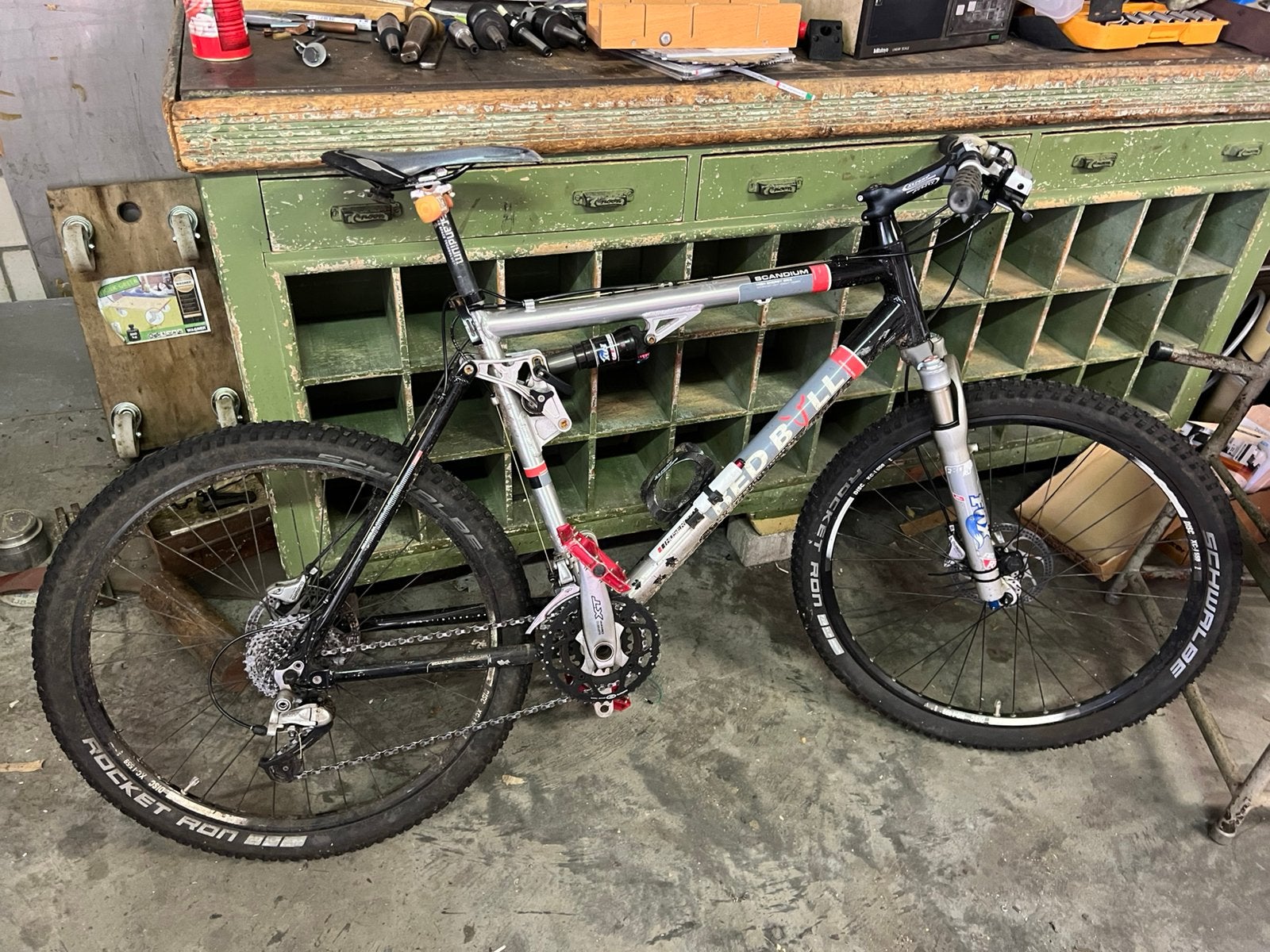 Red Bull mountainbike met scandium frame. Opknapper., Fietsen en Brommers, Gebruikt, Fully, Schijfrem, Ophalen