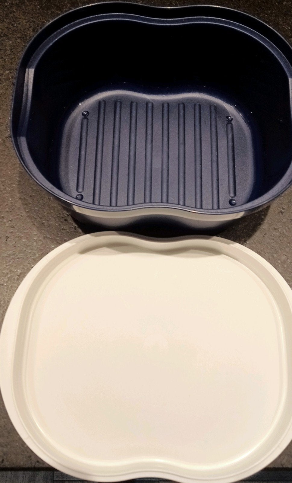Tupperware Knäckebröd Doos Donkerblauw met Wit - zgan, Schaal, Blauw, Ophalen of Verzenden, Met deksel