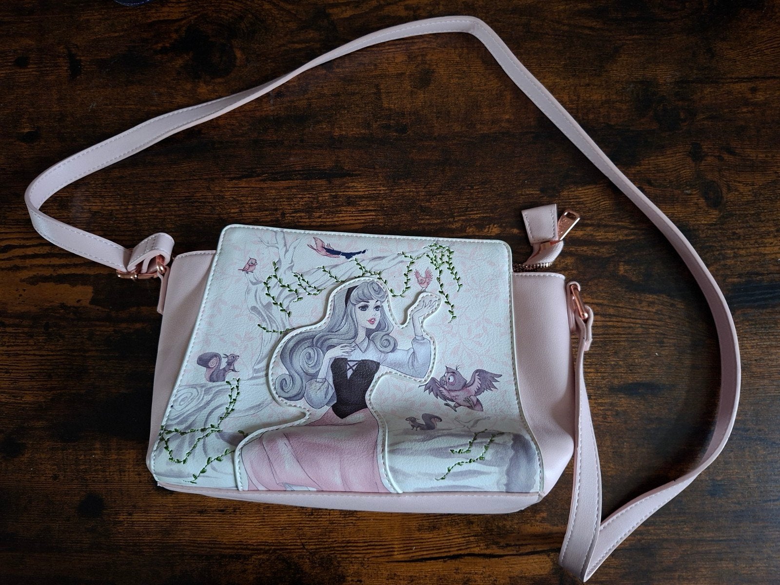 Loungefly Disney Sleeping Beauty Crossbody Tasje, Sieraden, Tassen en Uiterlijk, Ophalen of Verzenden, Zo goed als nieuw, Schoudertasje