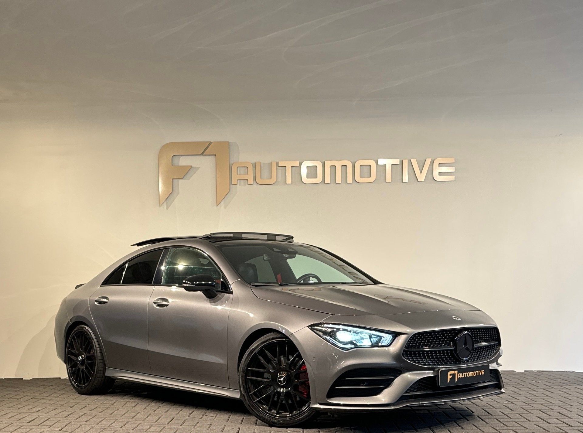 Mercedes-Benz CLA-klasse 220 4MATIC AMG Pano|Burmester|Dodeh, Auto's, Automaat, 1445 kg, Bedrijf, Vierwielaandrijving