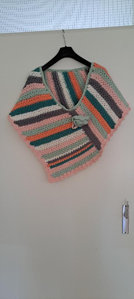 schouderponcho gehaakt, Ophalen of Verzenden, Nieuw, Haken, Overige typen