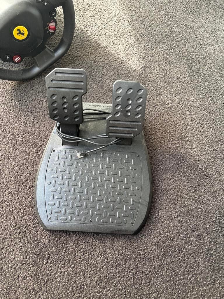 Thrustmaster T80 Ferrari 488 GTB racestuur met pedalen, 1 speler, Racen en Vliegen, Ophalen of Verzenden, Zo goed als nieuw