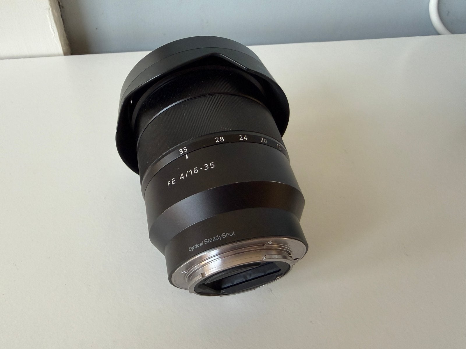 Sony FE 16-35 F4 zeiss, Ophalen of Verzenden, Zo goed als nieuw, Sony, Groothoeklens