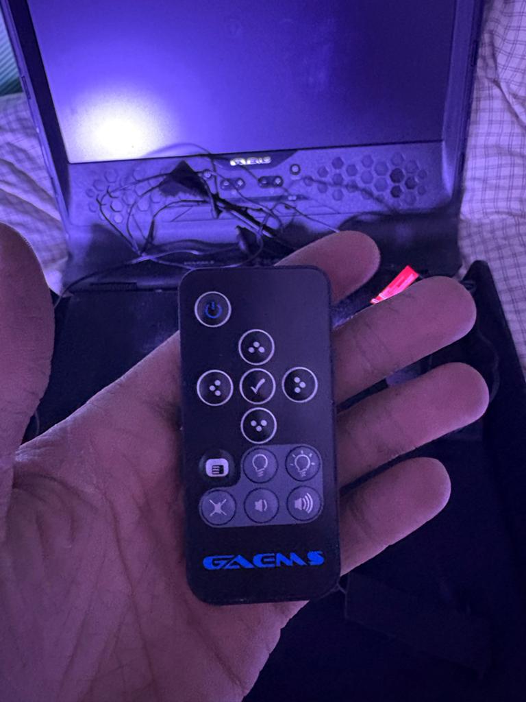 GAEMS Gaming Scherm voor Reizen - Draagbaar en Compleet, Ophalen, Overige merken, Gebruikt