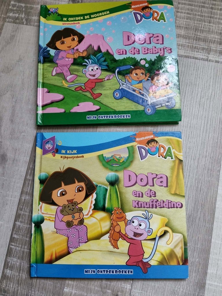 2 Dora boeken / Dora en de baby's / Dora en de knuffeldino, Ophalen of Verzenden, Zo goed als nieuw, Fictie algemeen