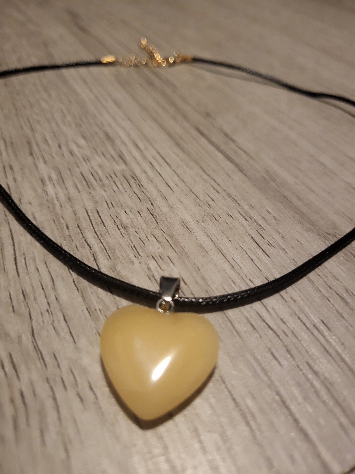 Nieuwe hartvormige ketting met hanger, Sieraden, Tassen en Uiterlijk, Met hanger, Beige, Nieuw, Ophalen of Verzenden