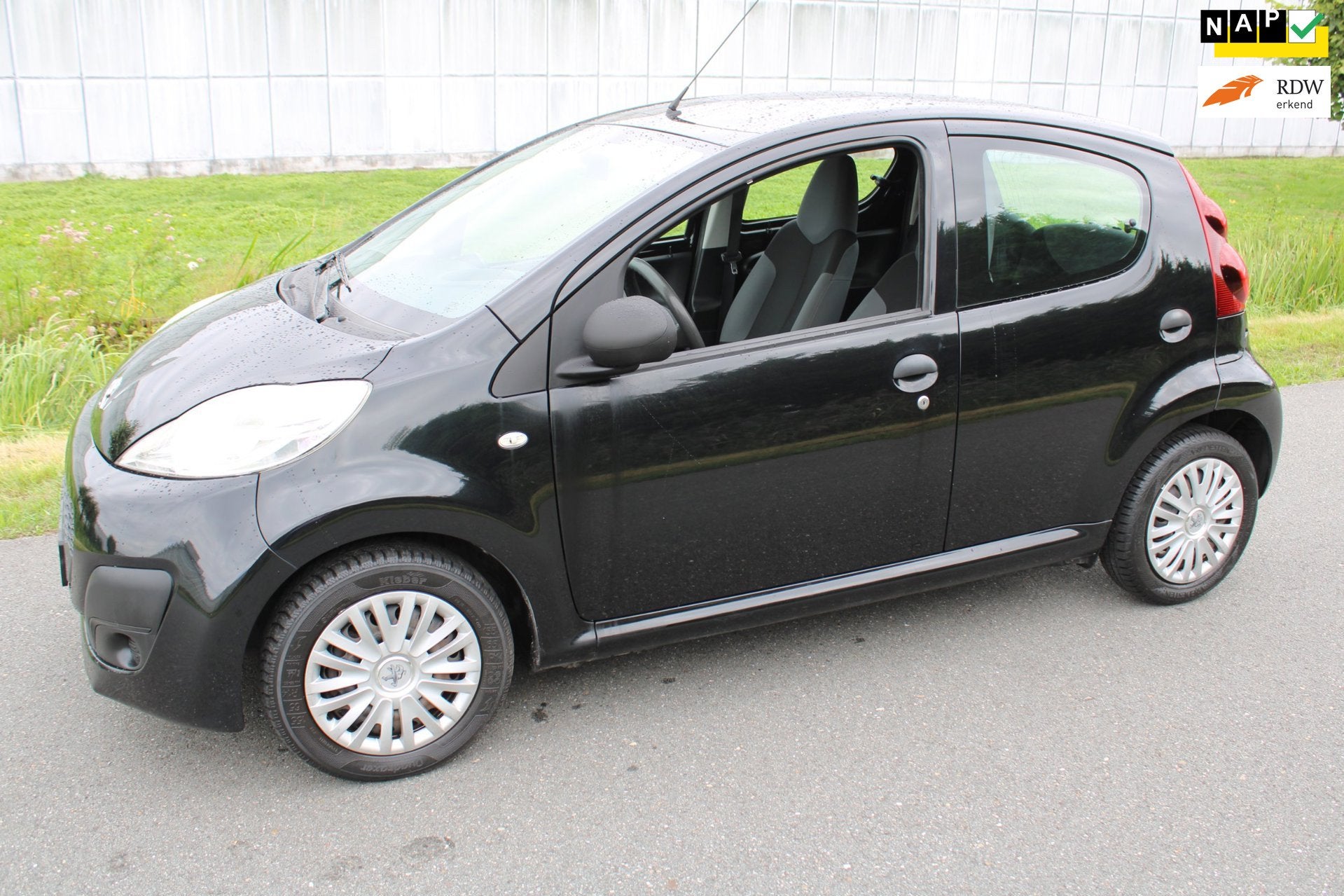 Peugeot 107 1.0 Access Accent 5 Drs met Airco, Voorwielaandrijving, Euro 5, Startonderbreker, Gebruikt