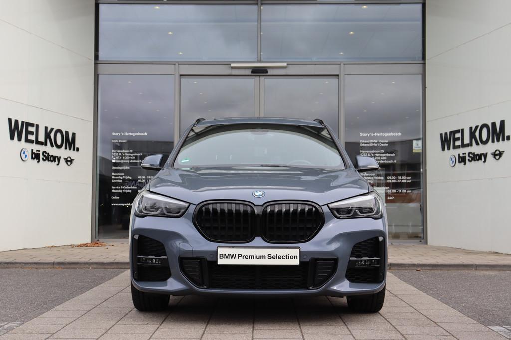 BMW X1 xDrive25e High Executive M Sport Automaat / Trekhaak, 8 kWh, Gebruikt, Met garantie (alle), Bedrijf