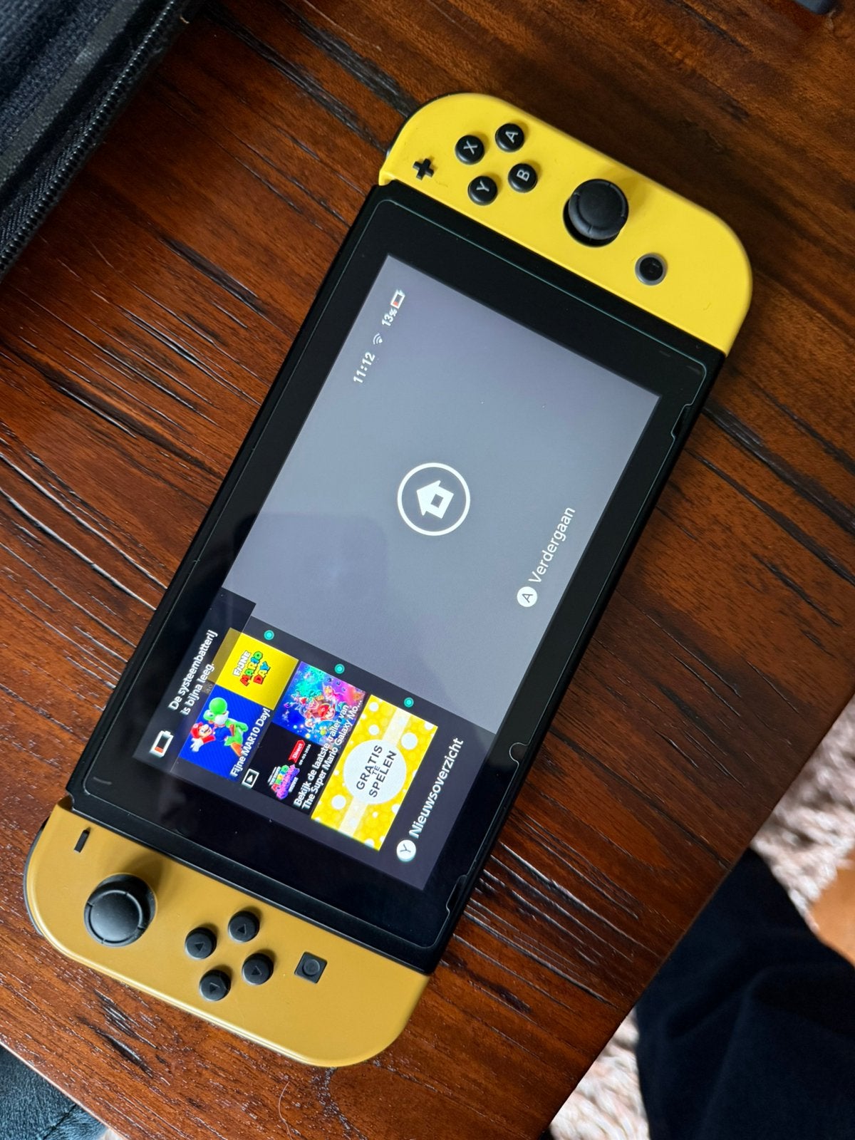 Te Koop: Nintendo switch Let’s Go Pikachu / eeVee editie, Ophalen of Verzenden, Gebruikt, Met 2 controllers, Switch Original