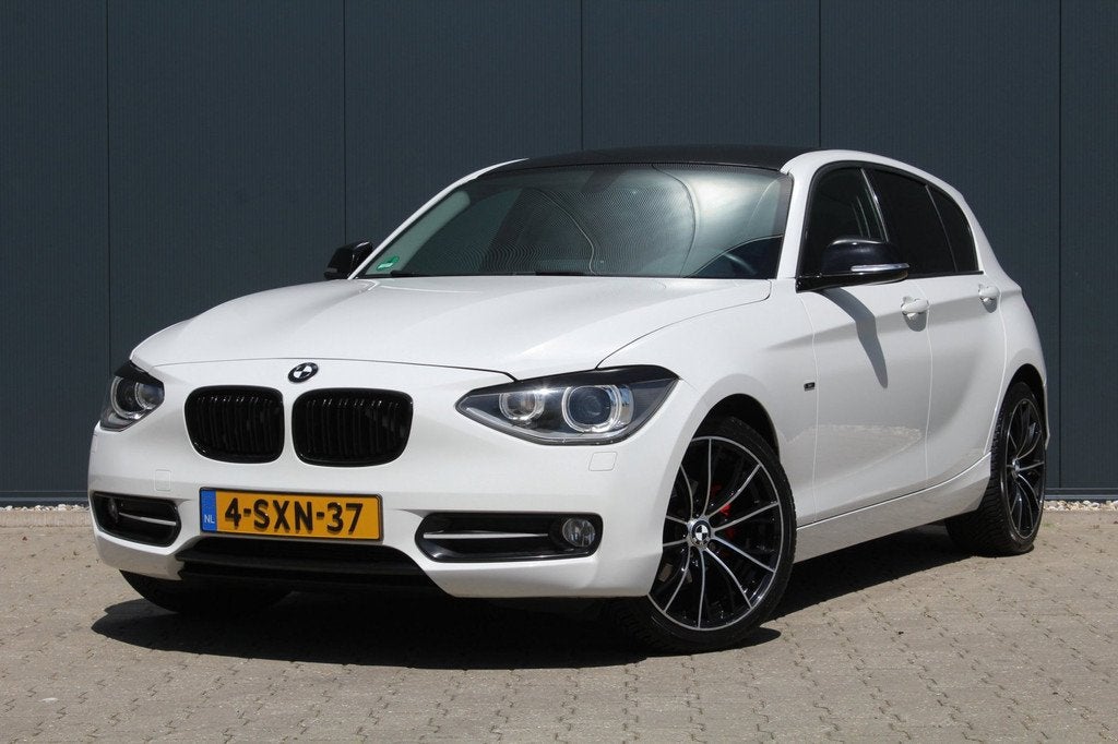 BMW 1-serie 116i High Executive | Automaat | Navigatie | Sto, Auto's, Gebruikt, 4 cilinders, Wit, 650 kg
