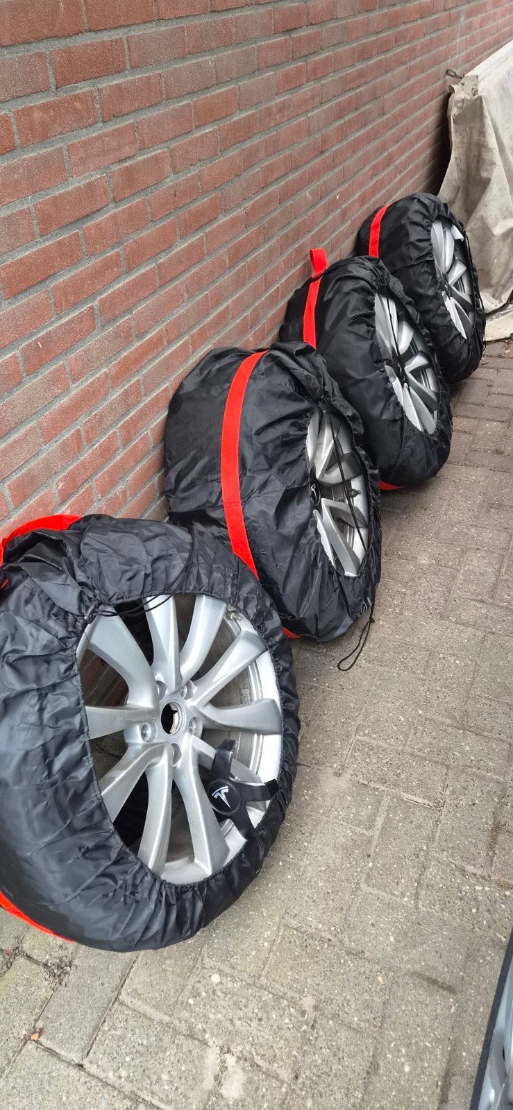 Winterbanden Tesla Model 3 19 inch op originele velgen, Ophalen, Gebruikt