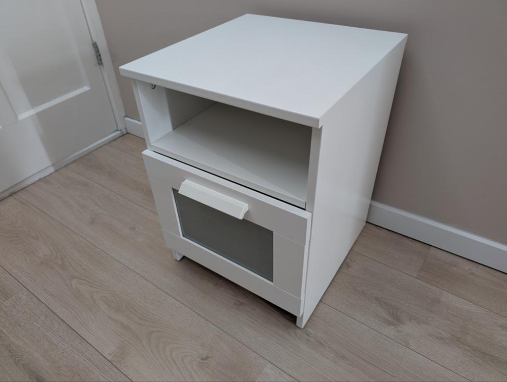 IKEA BRIMNES Nachtkastje - Wit, in goede staat, Huis en Inrichting, Ophalen, Minder dan 45 cm, 55 tot 70 cm, Zo goed als nieuw