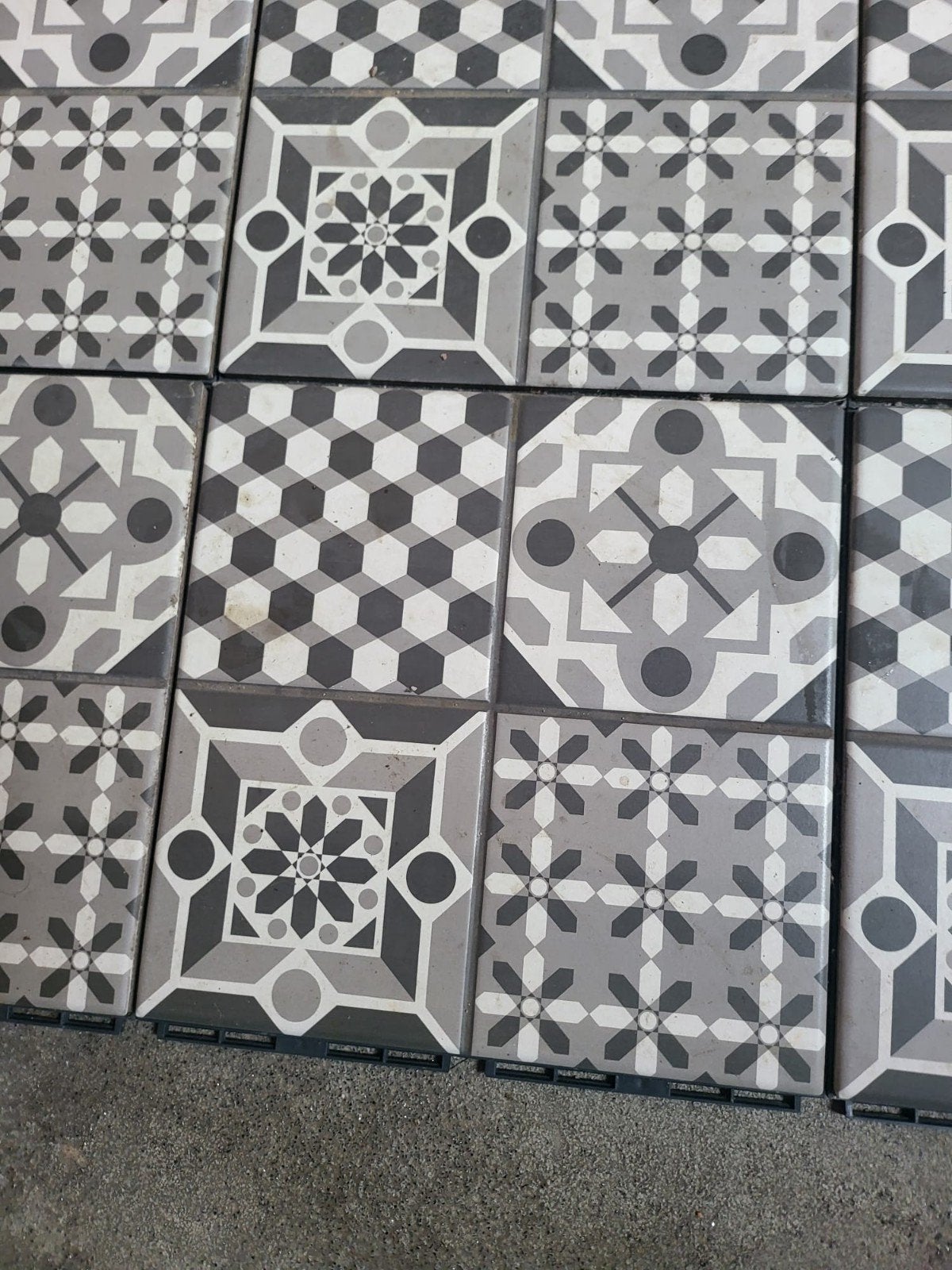 Ikea terras of balkontegels met houders 30x30 37 stuks, Ophalen, 5 tot 10 m², Zo goed als nieuw, Beton