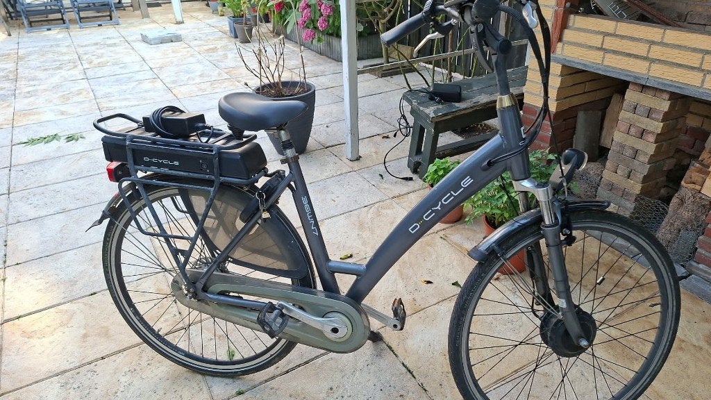 Te koop  elektrische fiets met oplader, accu defect, Fietsen en Brommers, Ophalen of Verzenden, Gebruikt, Overige merken