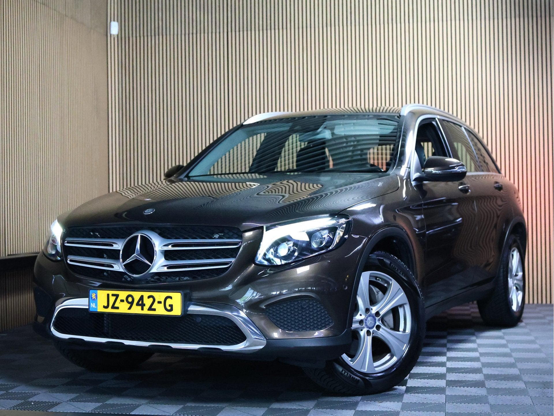 Mercedes-Benz GLC 250 4MATIC Sport Edition Premium Plus NAVI, Auto's, Dealer onderhouden, Gebruikt, Zwart, 4 cilinders