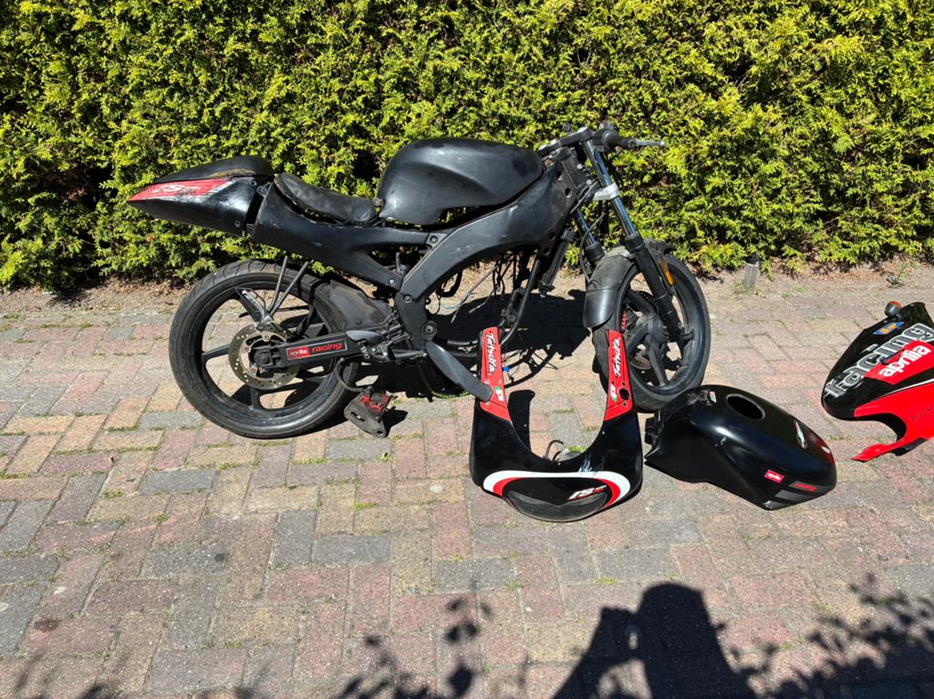 Aprilia rs 50 1999 frame met kenteken, Ophalen, Zo goed als nieuw