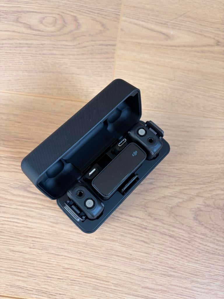DJI Mic (2 Zenders + 1 Ontvager + Charging Case) Microfoon, Ophalen of Verzenden, Zo goed als nieuw, Overige typen, Draadloos