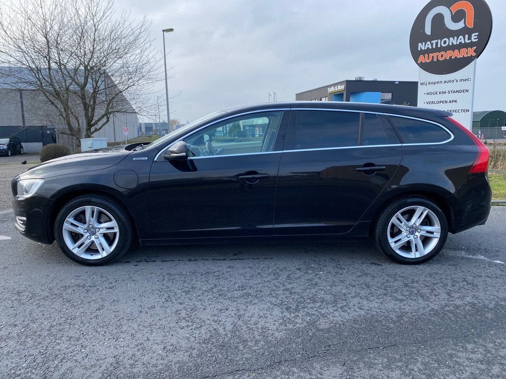 Volvo V60 2015 * 2.4 D6 Twin Engine R-Design *APK* *AUTOMAAT, Automaat, Euro 6, Zwart, Vierwielaandrijving